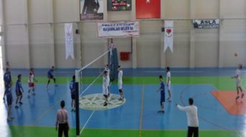 Kb&uuml; Erkek Voleybol Takımı Final Yolunda