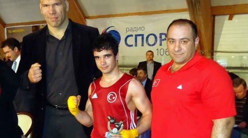 Kepez Belediyesporlu Avcı Rusya&rsquo;da Şampiyon Oldu