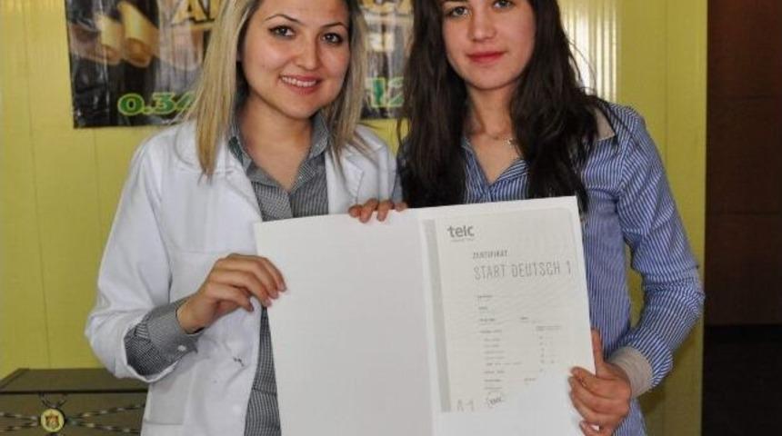 Elbim, İnsanları Mutlu Etmeye Devam Ediyor