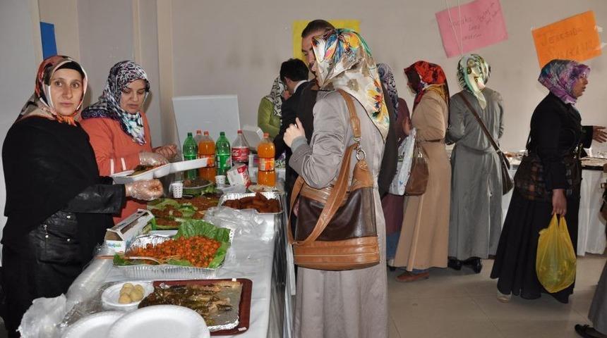 Muş'ta &Ouml;ğrenciler Yararına D&uuml;zenlenen Kermes B&uuml;y&uuml;k Ilgi G&ouml;rd&uuml;