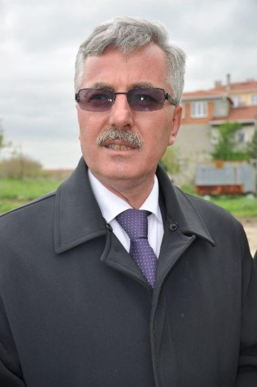 Başkan &Ccedil;ağlayan &Ouml;ğrencilerle Fidan Dikti