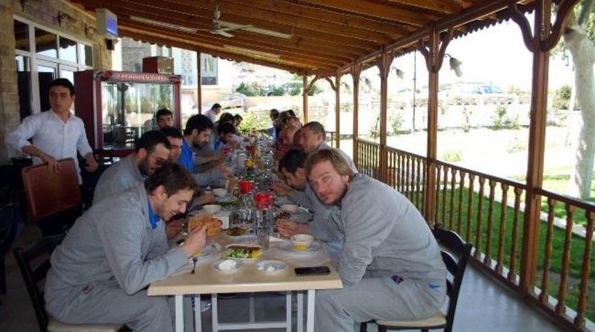 Trabzonspor Basket Takımı, Salihli&rsquo;de Mola Verdi