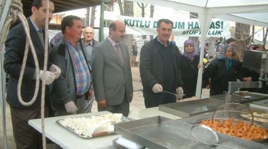 Burhaniye’de 7 Bin Kişiye Kutlu Doğum Lokması