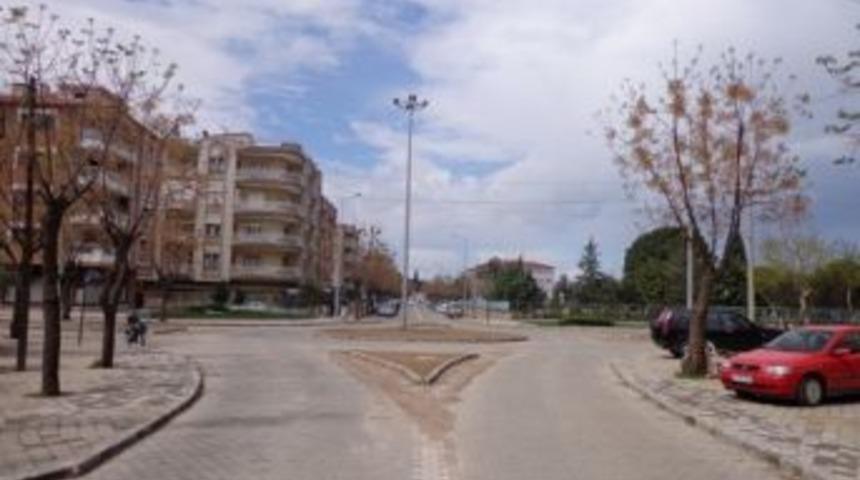 Salihli’de Yol Yenileme Çalışmaları Devam Ediyor