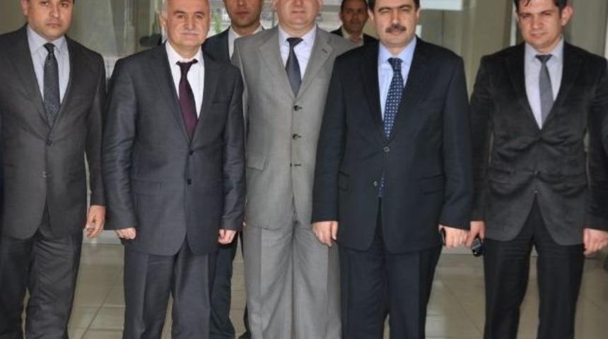Vali Vasip Şahin&rsquo;den Sağlık M&uuml;d&uuml;rl&uuml;ğ&uuml;&rsquo;ne Ziyaret