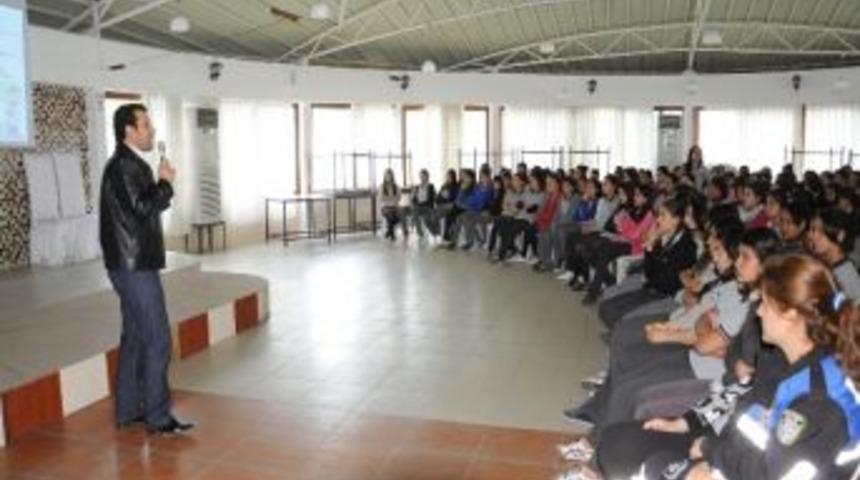 D&ouml;rtyol'da &Ouml;ğrencilere Uyuşturucunun Zararları Anlatıldı