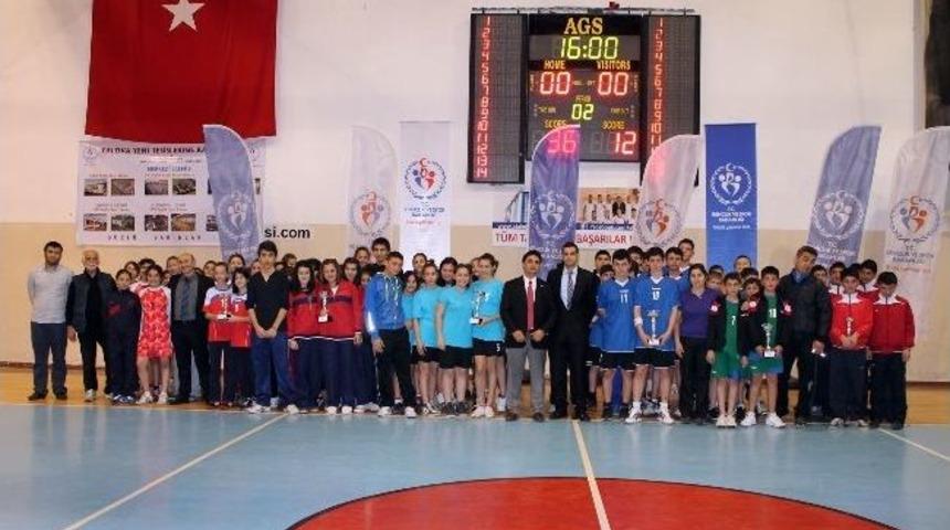 K&uuml;&ccedil;&uuml;kler Hentbol Ligi Sona Erdi