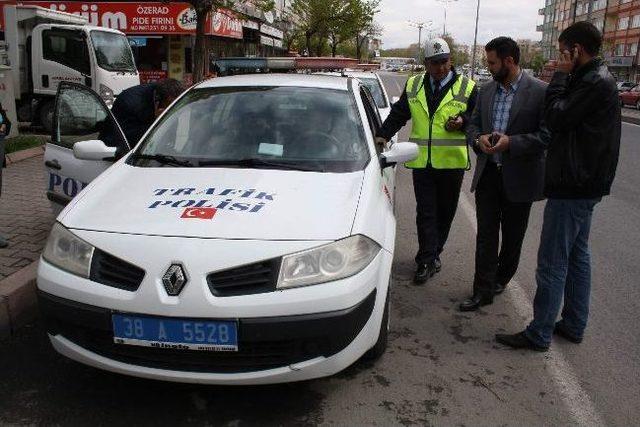 Trafik Polislerinden Kırmızı Işık Pususu