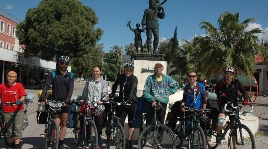 Ukraynalı Bisiklet&ccedil;iler Demre'de Mola Verdiler