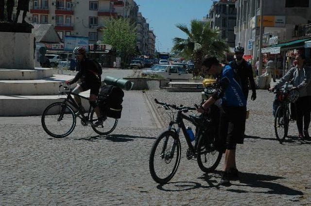 Ukraynalı Bisikletçiler Demre'de Mola Verdiler