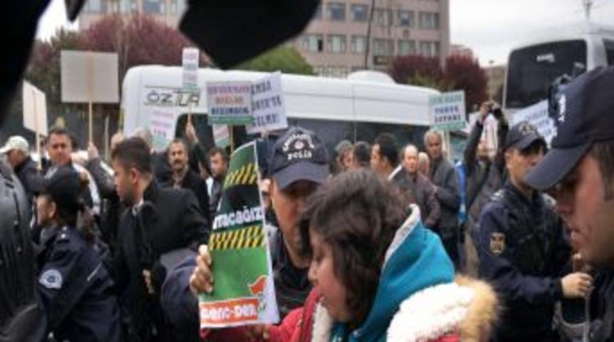 Meclis &Ouml;n&uuml;nde Y&Ouml;K Protestosu: 11 G&ouml;zaltı