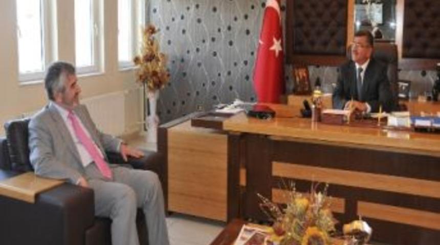 Diyanet İşleri Başkan Yardımcısı Yılmaz, Belediye Başkanı Akdoğan&rsquo;ı Ziyaret Etti