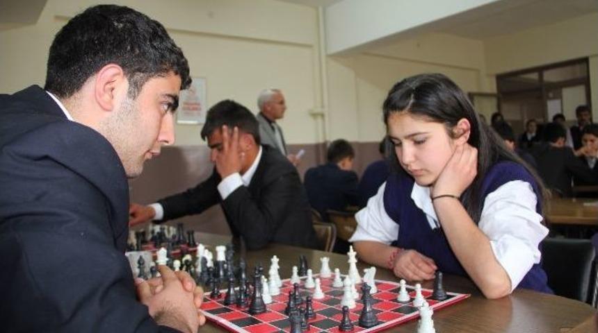 Satranc&rsquo;ı Sevdiler