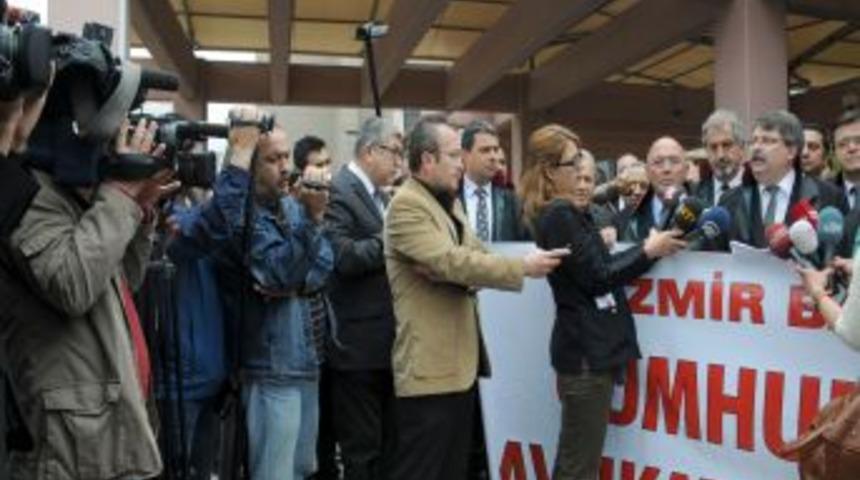 Cumhuriyet&ccedil;i Avukatlar Grubu, Polisin Kendilerini Darp Ettiğini &Ouml;ne S&uuml;rd&uuml;