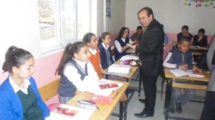 Kutlu Doğum Haftası&rsquo;nda &Ouml;ğrencilere Kitap Hediyesi