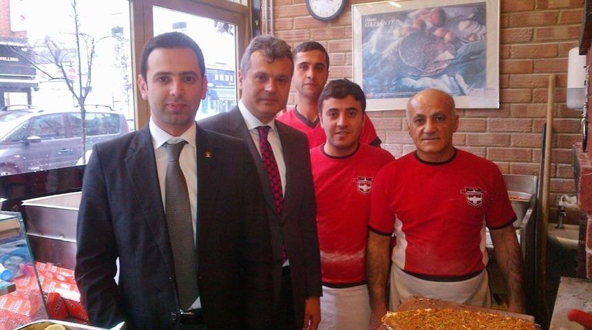 Hatay Milletvekili &Ouml;nt&uuml;rk, İngiltere'de Gurbet&ccedil;ilerle G&ouml;r&uuml;şt&uuml;