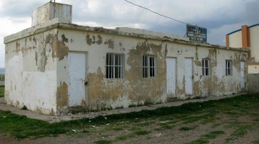 Araban Kapalı Spor Salonu Ve İlçe Stadı Onarılmayı Bekliyor