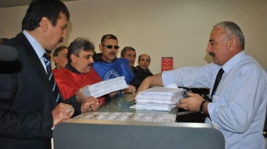 T&uuml;rkiye Kamu-sen &Uuml;yelerinden Dilek&ccedil;e