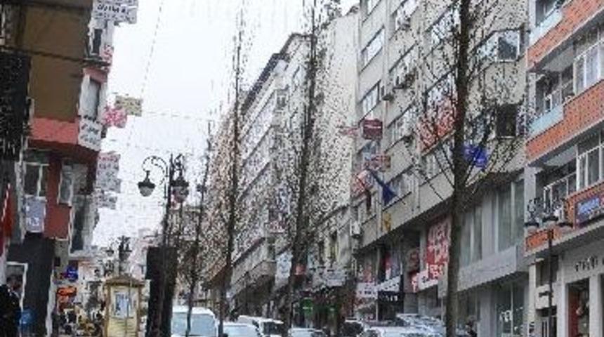 Gazipaşa Caddesi Kaldırımları Yeniden D&uuml;zenleniyor