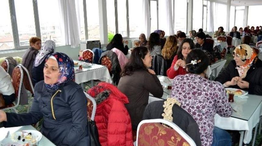 Okul Aile Birliği Ve Gazeteciler Kahvaltıda Buluştu
