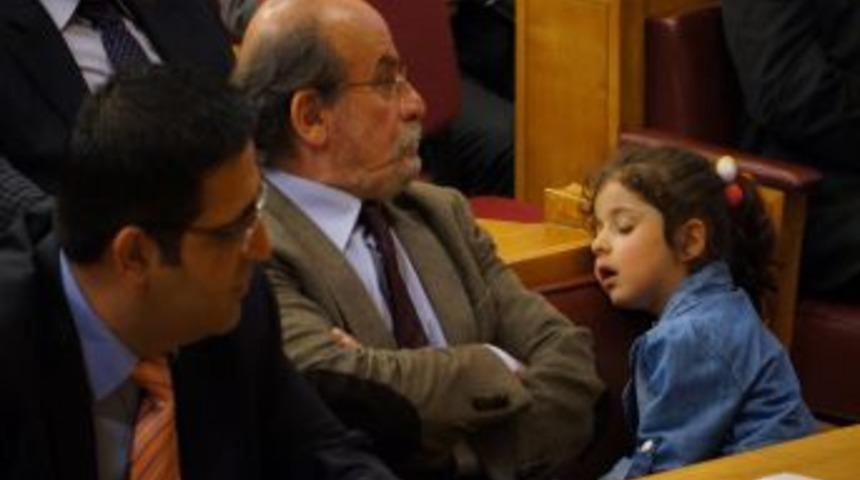 Minik Berfin, BDP Meclis Grubu'nda Uyudu