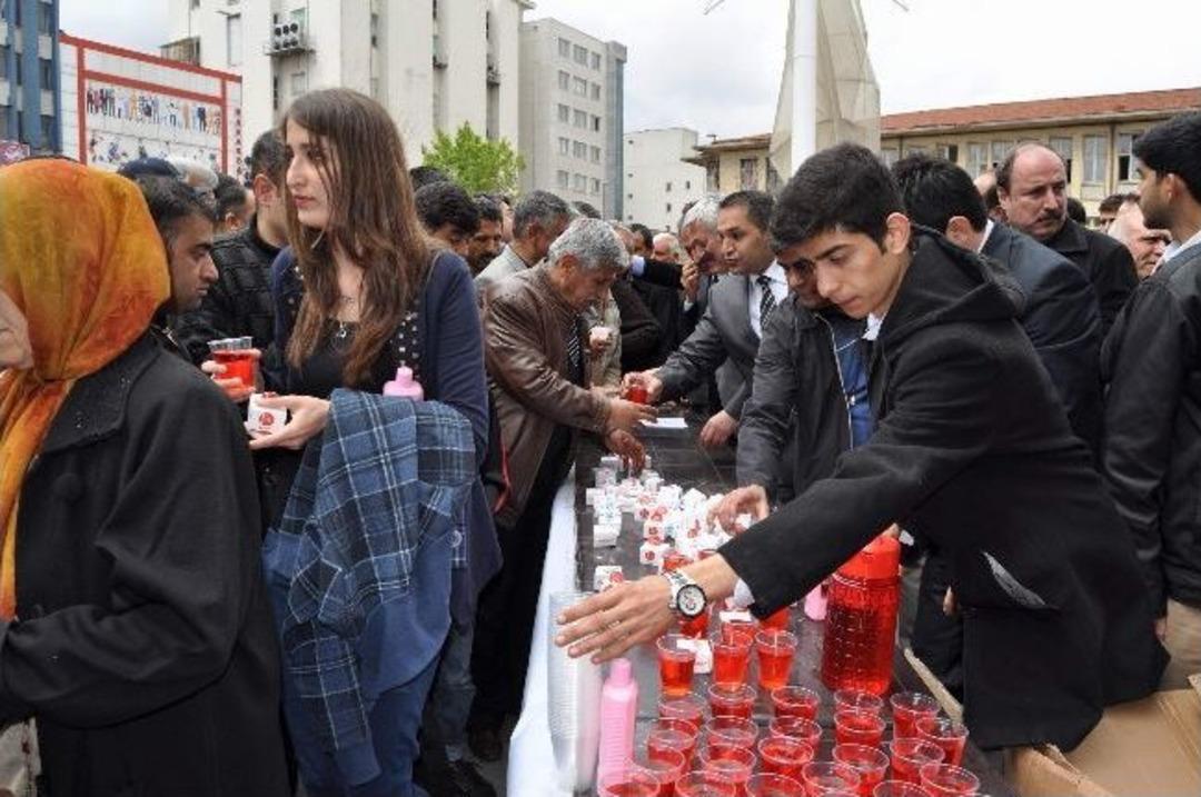 Mhp, Lokum Ve Şerbet Dağıttı