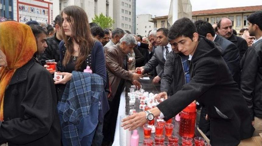 Mhp, Lokum Ve Şerbet Dağıttı