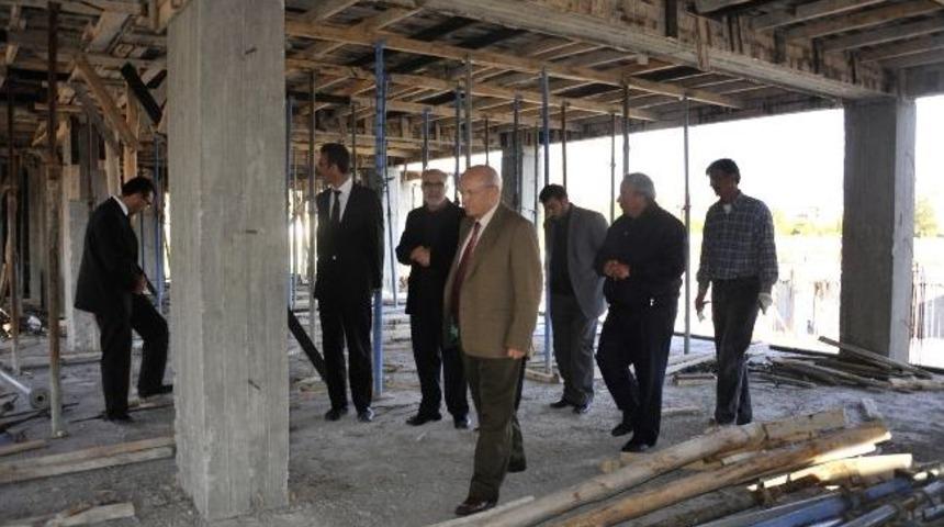 Karaman'da Ahmet Yesevi Camisi Hızla Y&uuml;kseliyor