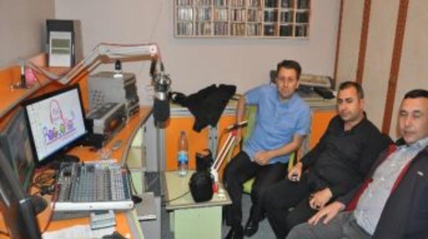 Karikat&uuml;rist, Radyo Nar&rsquo;da Canlı Yayın Yaptı