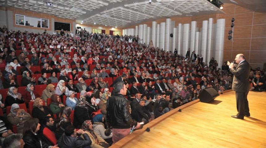 &lsquo;Asrı Saadet&rsquo;ten Merhamet &Ouml;rnekleri&rsquo; Konferansına B&uuml;y&uuml;k Ilgi