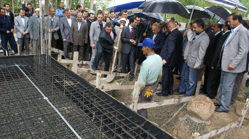 Iğdır'da Gençlik Merkezinin Temeli Dualarla Atıldı