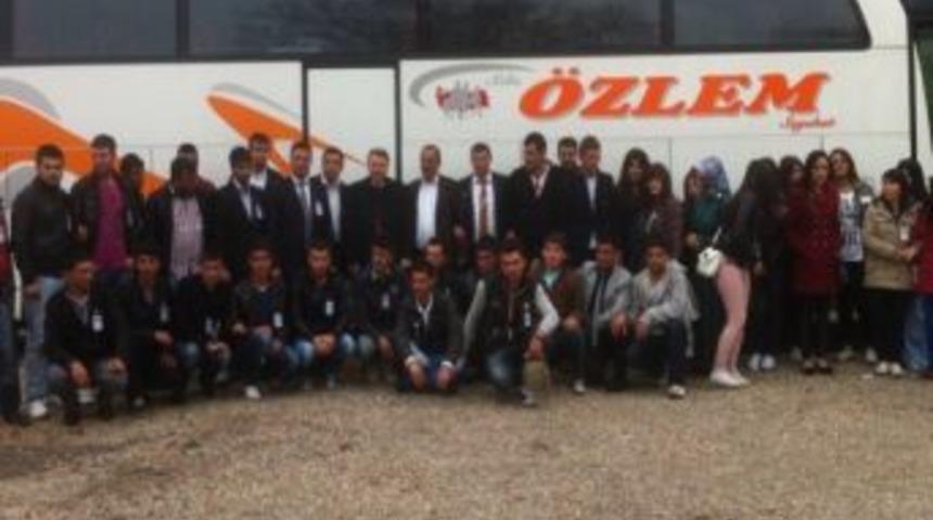 Ak Parti Gen&ccedil;lik Kollarından, Milletvekili &Uuml;st&uuml;n&rsquo;e Mecliste Ziyaret