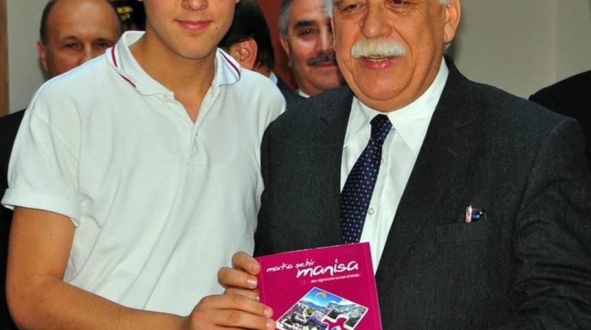 Bakan Avcı, Manisa&rsquo;da Rekt&ouml;r Akan&rsquo;ın Annesinin Cenaze Namazına Katıldı