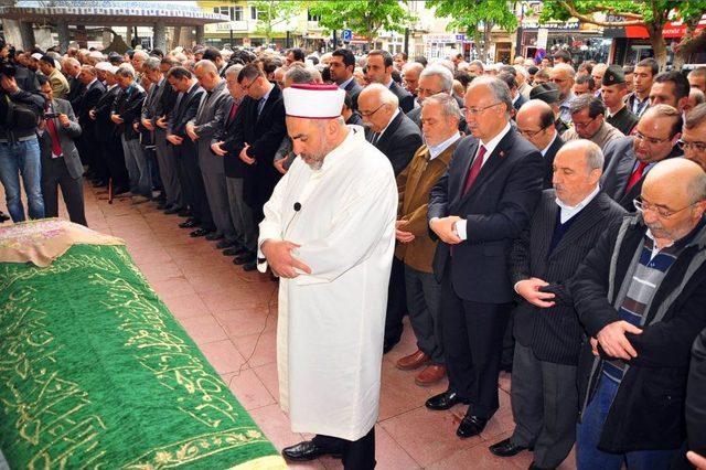 Bakan Avcı, Manisa’da Rektör Akan’ın Annesinin Cenaze Namazına Katıldı