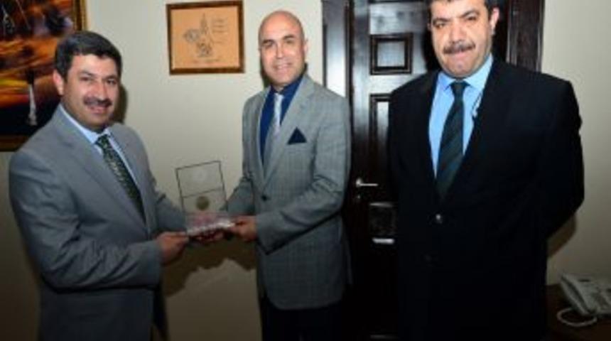 Vefa Derneği'nden Korkut&rsquo;a Plaket