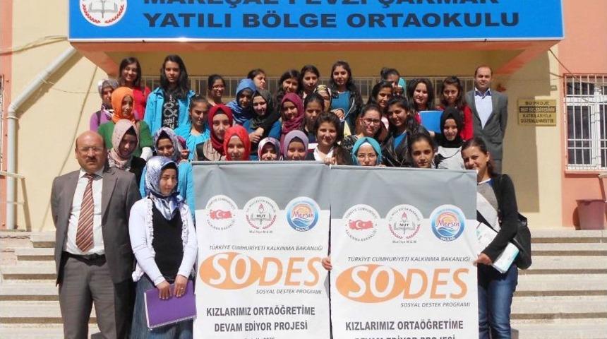 Mut'ta 50 Kız &Ouml;ğrenci &Uuml;cretsiz &Uuml;niversiteye Hazırlanıyor