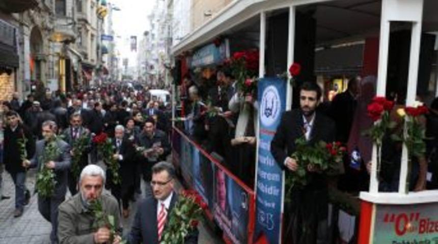 Beyoğlu M&uuml;ft&uuml;lğ&uuml; Taksim'de G&uuml;l Dağıttı