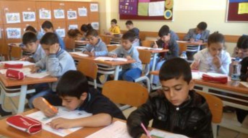 Erciş Serhat'te Altın &Ccedil;ocuklar Yarıştı