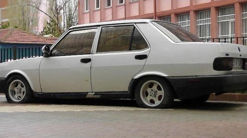Otomobilin T&uuml;m Lastiklerini Kestiler