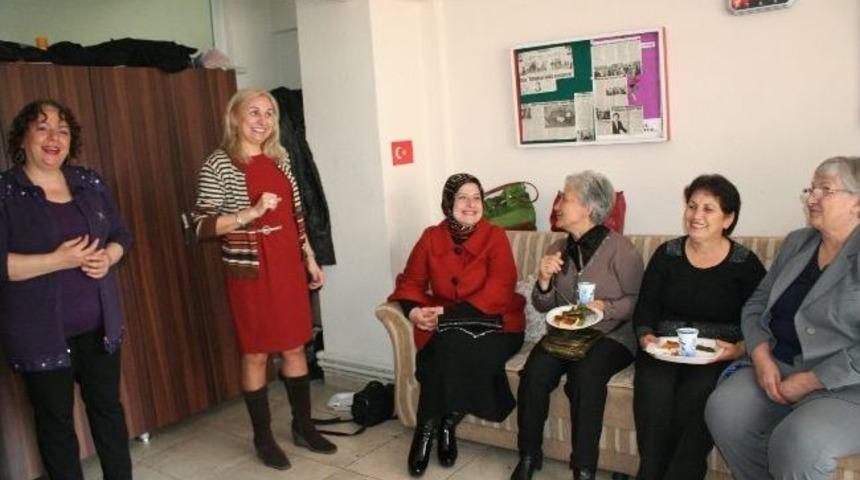 Emek&ccedil;i Kadınlar Dayanışma Derneği, Yiyecek Kermesi D&uuml;zenledi