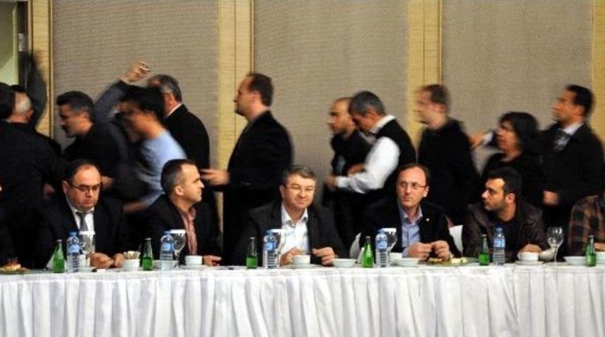 Akil İnsanlar Komisyonuna Protesto