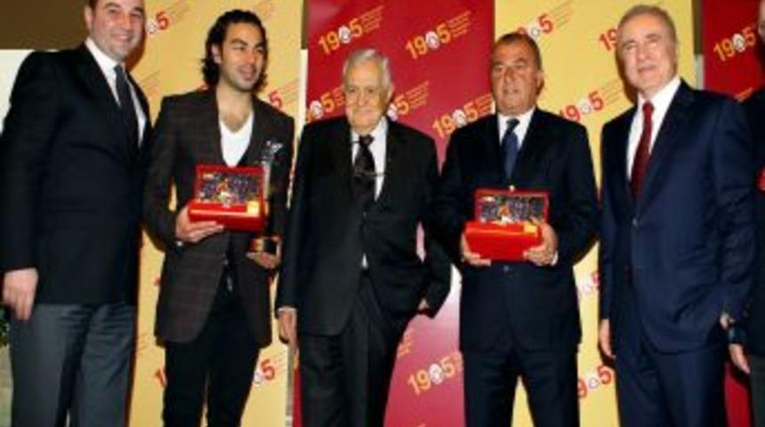 Galatasaray'da Yılın Sporcusu &Ouml;d&uuml;l&uuml; Sel&ccedil;uk İnan&rsquo;a Verildi