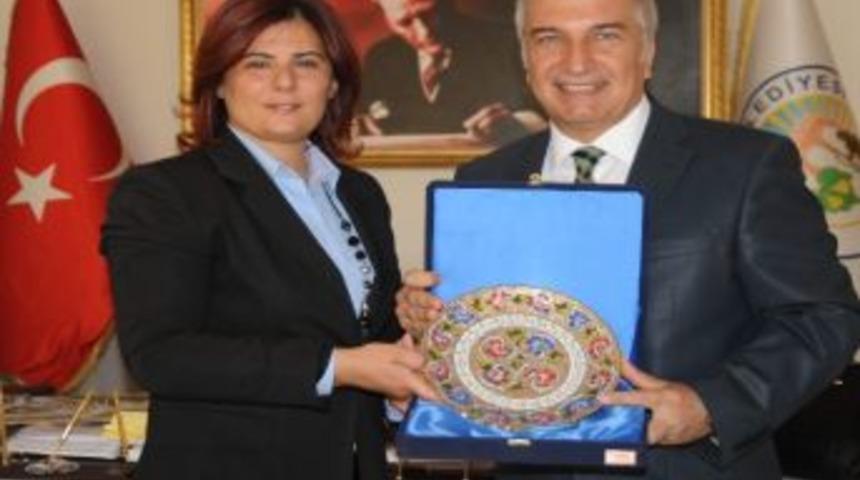 Karşıyaka Belediye Başkanı Durak&rsquo;tan Başkan &Ccedil;er&ccedil;ioğlu&rsquo;na &Ouml;vg&uuml;