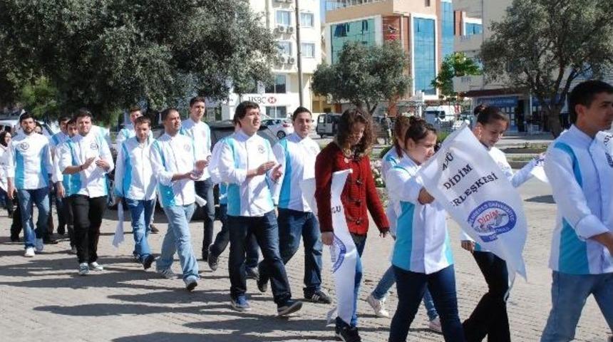 Didim&rsquo;de Turizmciler &Uuml;niversitelileri Yalnız Bıraktı