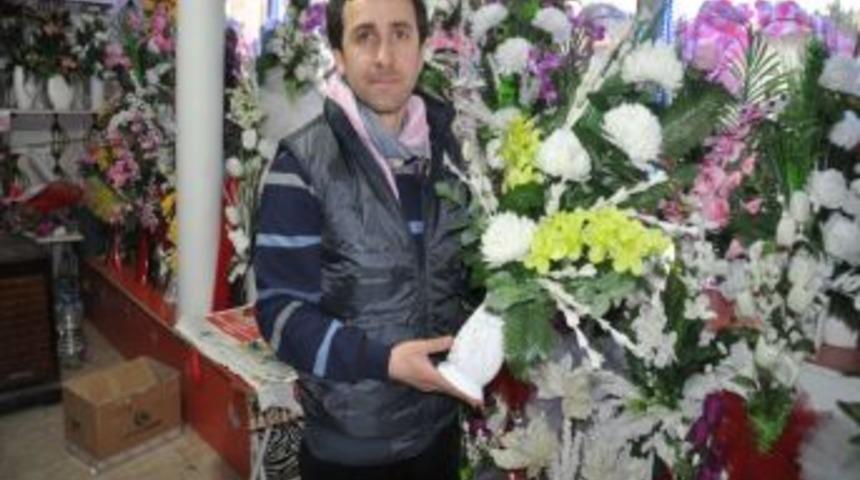 Kutlu Doğum Haftası Kutlamaları &Ccedil;i&ccedil;ek&ccedil;i Esnafını Sevindirdi