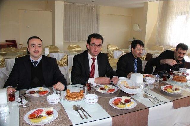 Ertuğrul Erkişi, İ 1