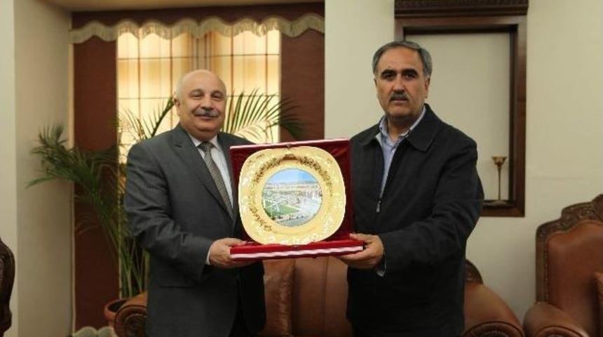 Adıyamanlılar Vakfı&rsquo;ndan Adıyaman &Uuml;niversitesi&rsquo;ne Ziyaret