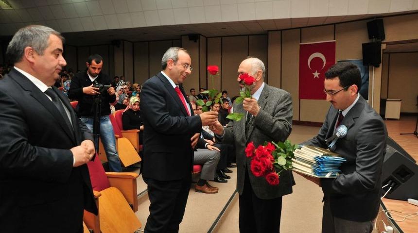 YY&Uuml;&rsquo;de 'Hz. Peygamber Ve İnsan Onuru' Konferansı D&uuml;zenlendi