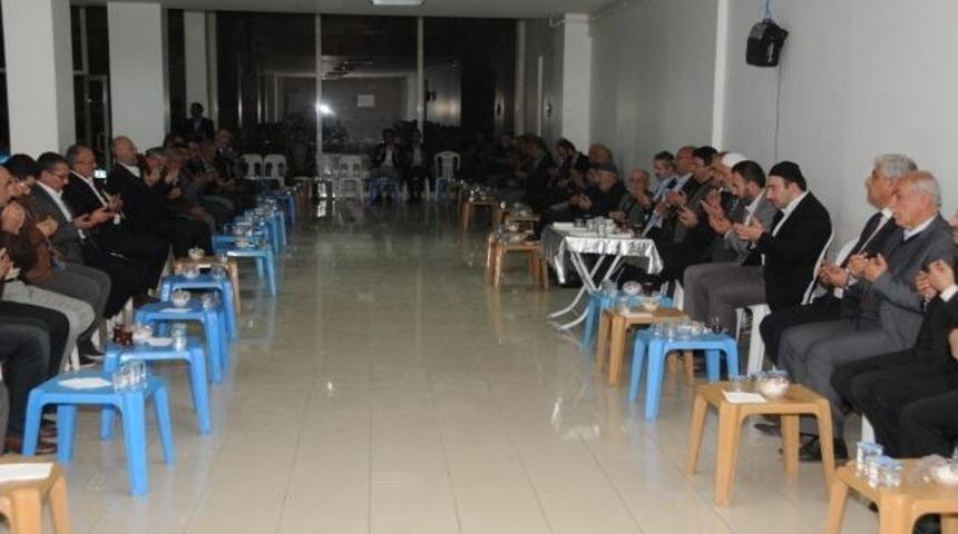 Vali Karaloğlu&rsquo;ndan T&uuml;rkmenoğlu Ailesine Taziye Ziyareti