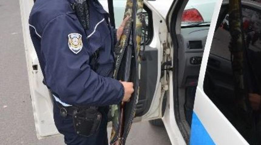 Pazarcı Ve M&uuml;şterinin &Ccedil;&uuml;r&uuml;k Domates Kavgası